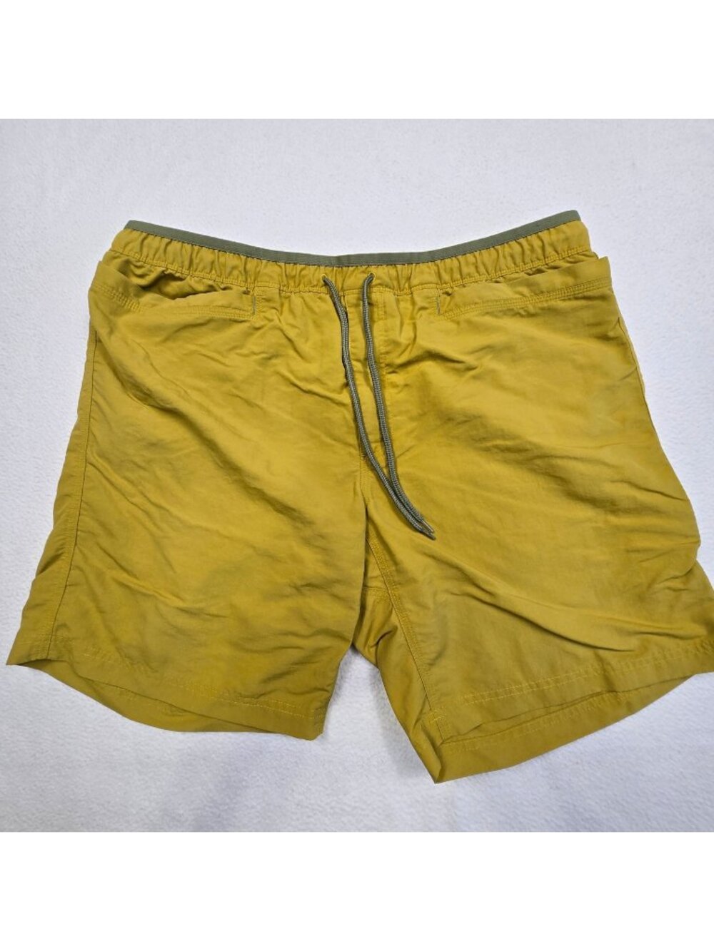 Duluth Trading Co XL Mens Shorts Yellow Lightweight Elastic Waist Nylon